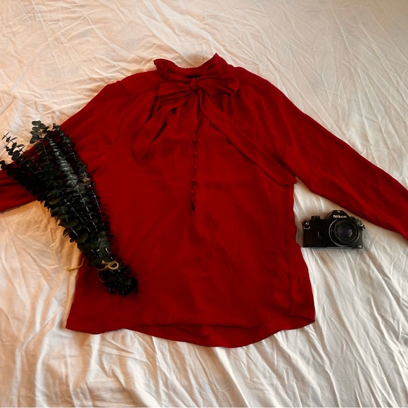 White House Black Market Red Tie-Neck Blouse Sz 6 | Holiday Elegance Top - Picture 4 of 15